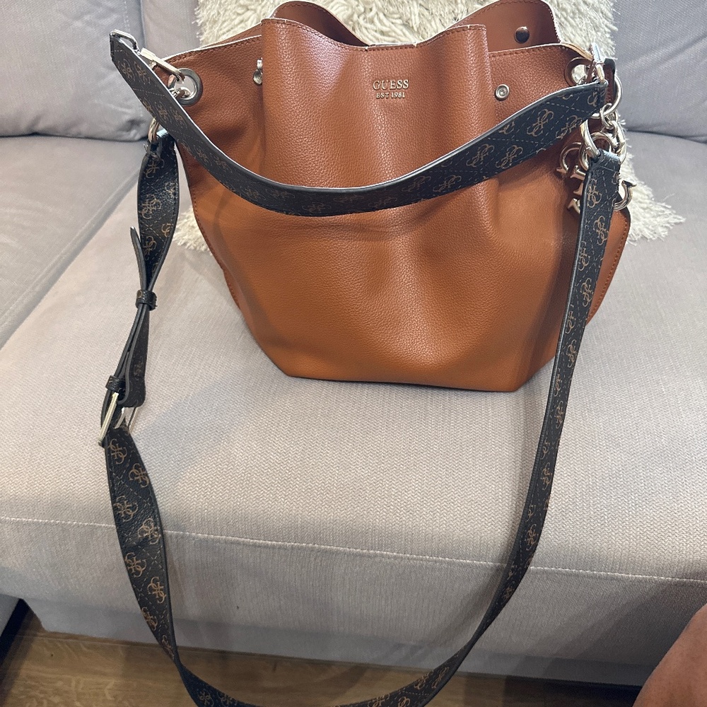 Guess bucket bag